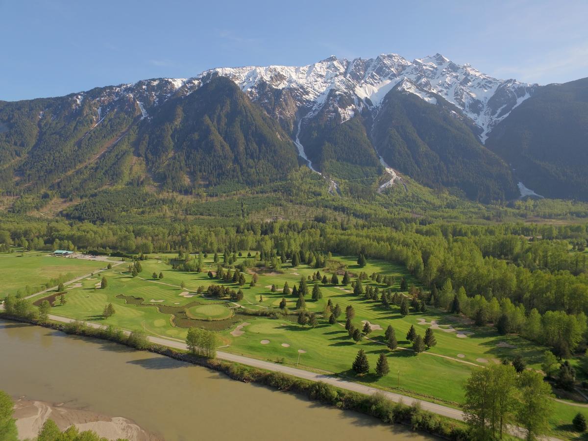 Pemberton Valley 1 Bedroom Suite King Size Bed Wifi Cable Tv Air Conditioning Free Parking Walk To Village Amazing Views Garden Seating Area 外观 照片